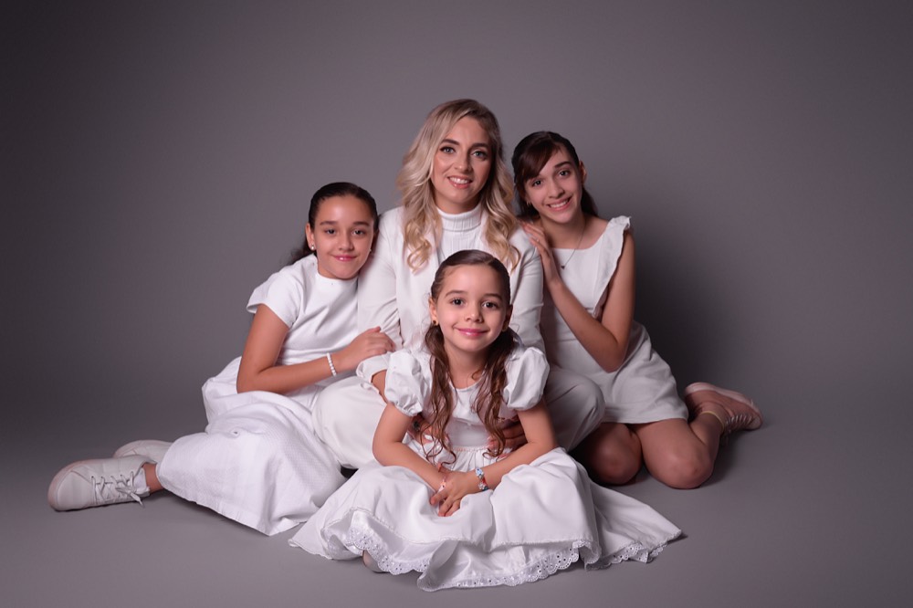 Dáphne com as 3 filhas